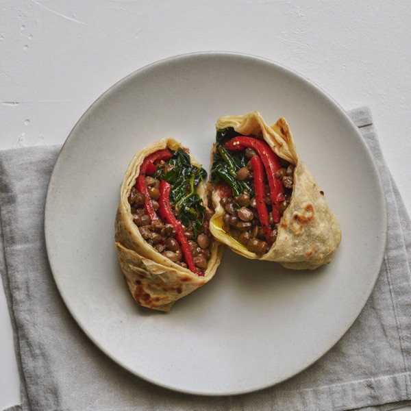 Frühstücks-Wrap mit Linsen und Paprika