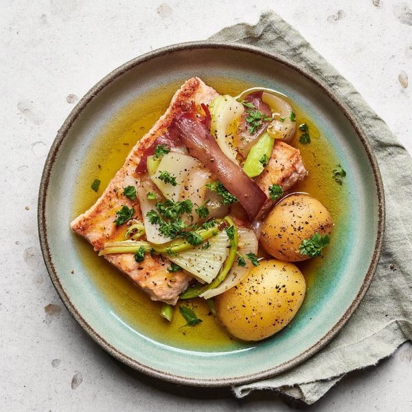 Bacalao Bretón-Mediterráneo con Hinojo, Puerro y Caldo de Azafrán