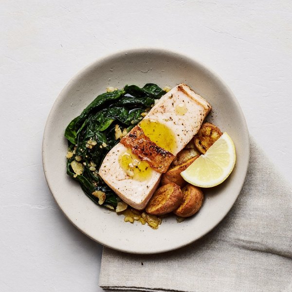 Bacalao Sellado con Espinacas y Batata