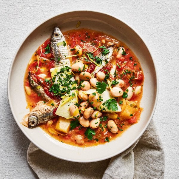 Estofado Calabrés de Sardinas y Frijoles Blancos con Hinojo y Limón