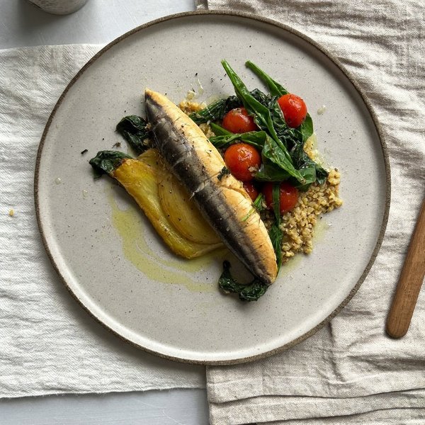 Mackerel Provenzal en Papillote con Hinojo, Tomate Cherry y Espinaca con Jengibre y Limón