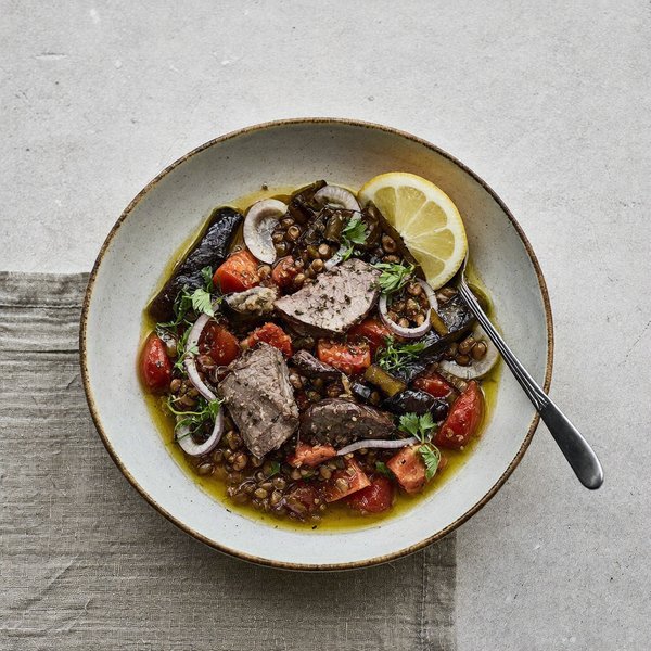 Tagine de Kefta de Cordero Marroquí con Lentejas, Berenjena Asada y Limón Conservado