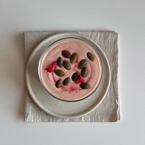 Protein-Smoothie mit Tofu und Erdbeeren