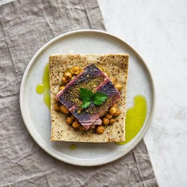 Bocado Tunecino de Atún y Garbanzos con Harissa, Comino y Perejil