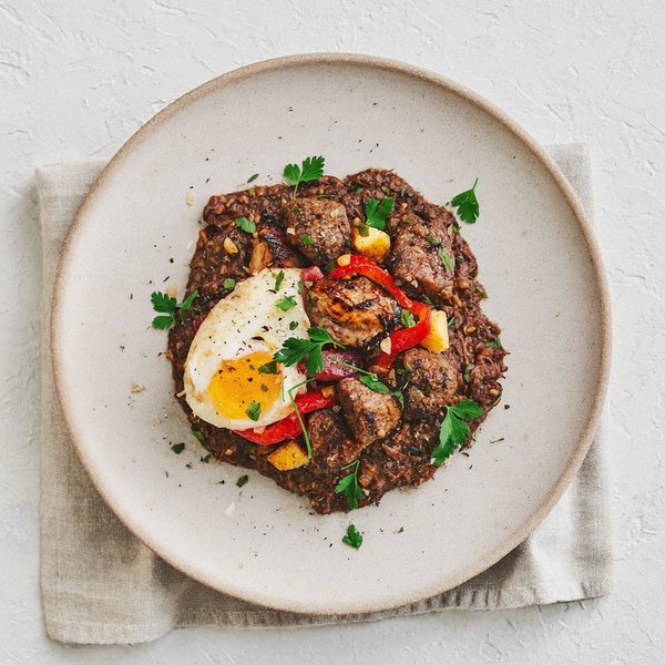 Hash de Cordero Aragonés y Lentejas con Huevo Blando, Pimentón y Pimiento Asado