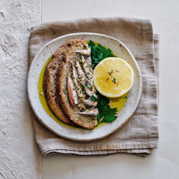 Bocado de Sardina Tesaliana con Limón, Orégano y Aceite de Oliva