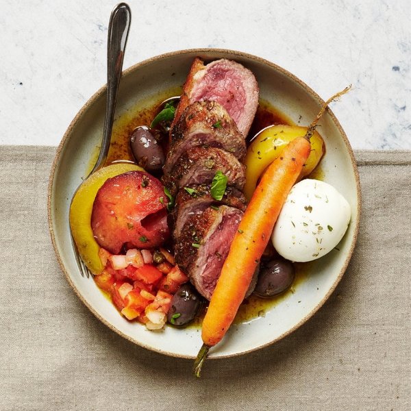Daube de Res Provenzal con Romero, Aceitunas, Zanahoria y Huevo Pochado