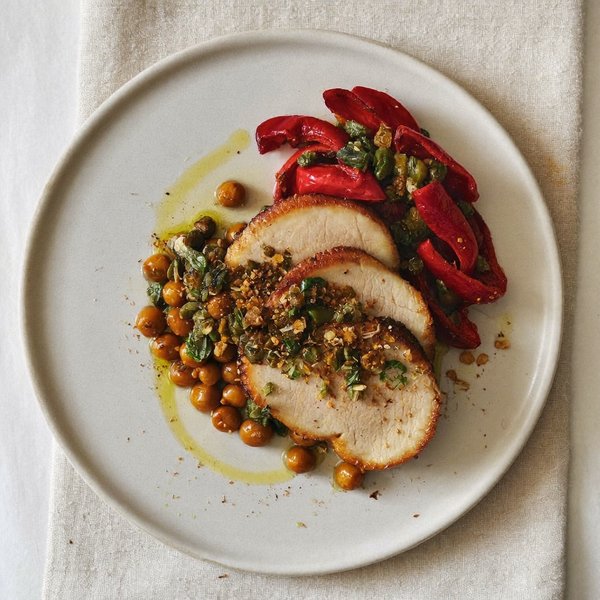 Lomo de Cerdo Andaluz con Picada de Semillas de Calabaza y Pimiento Rojo Asado