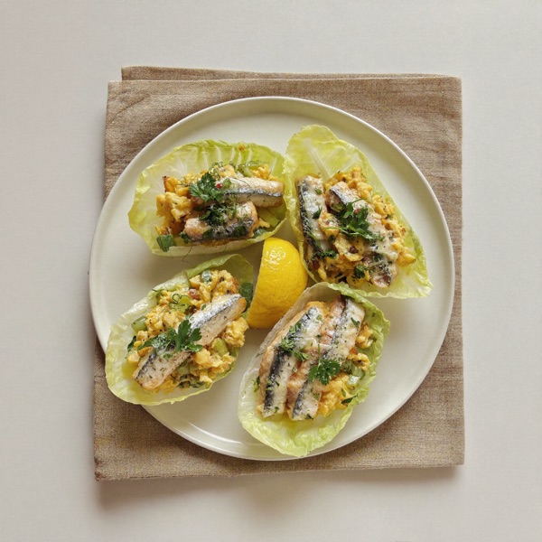 Salatwraps mit Sardinen-Eier-Salat
