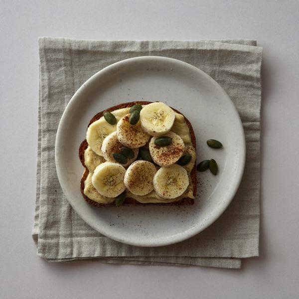 Frühstückstoast mit Cashewmus und Banane