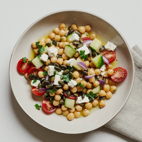 Kichererbsen-Kürbiskern-Salat mit Feta